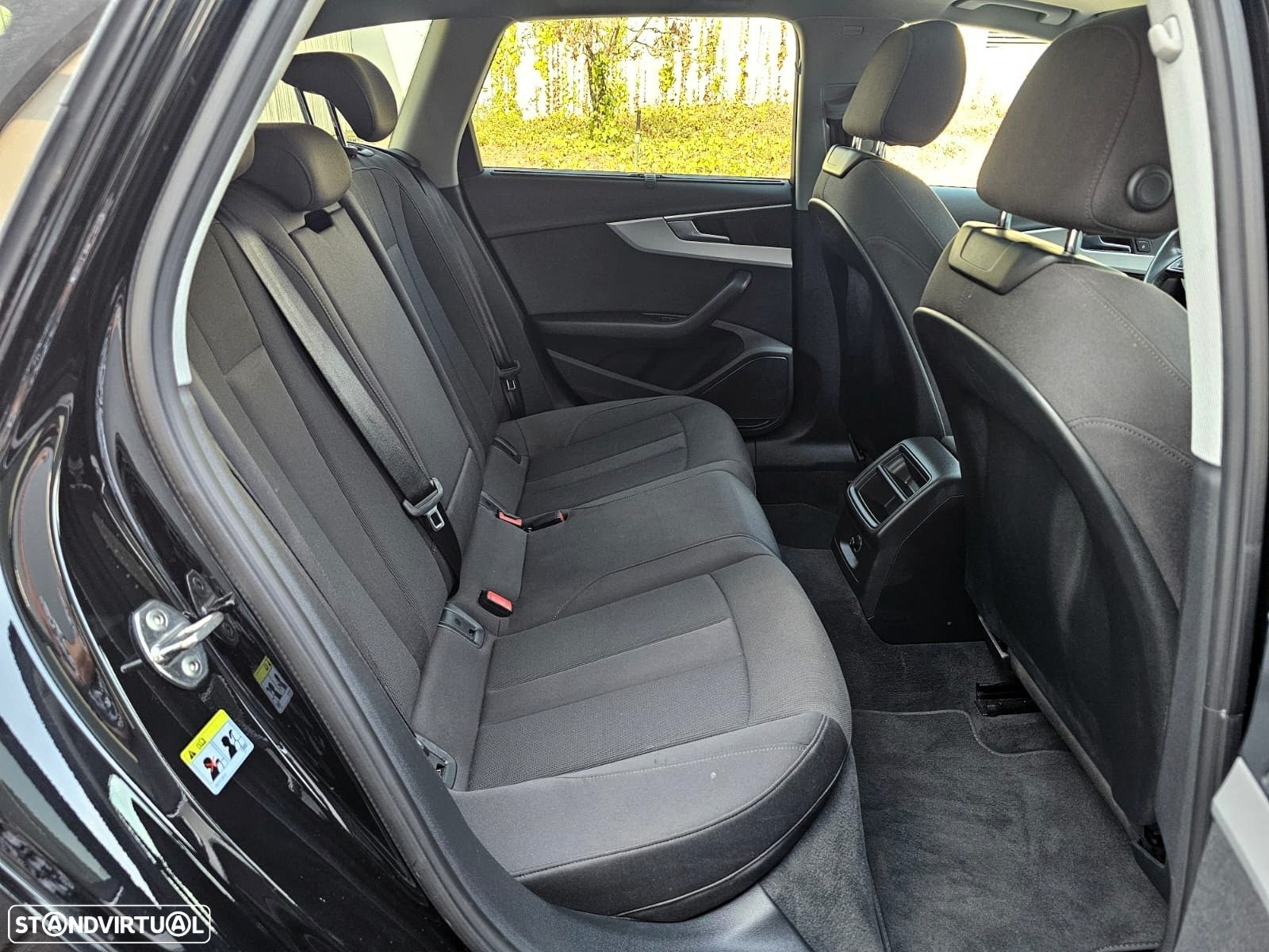 Audi A4 Avant 30 TDI S tronic - 13