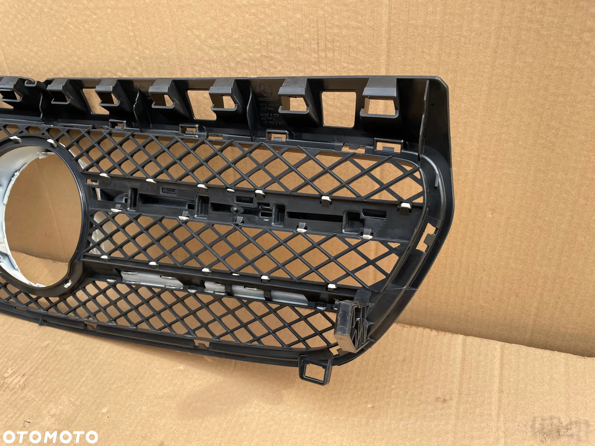MERCEDES A KLASA W176 176 BIAŁY GRILL ATRAPA ZDERZAKA PRZEDNIEGO ORYGINALNA BIAŁY A1768880260 - 7