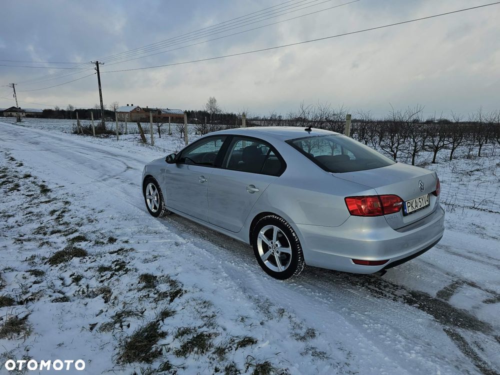 Volkswagen Jetta 1.6 TDI Trendline - 12