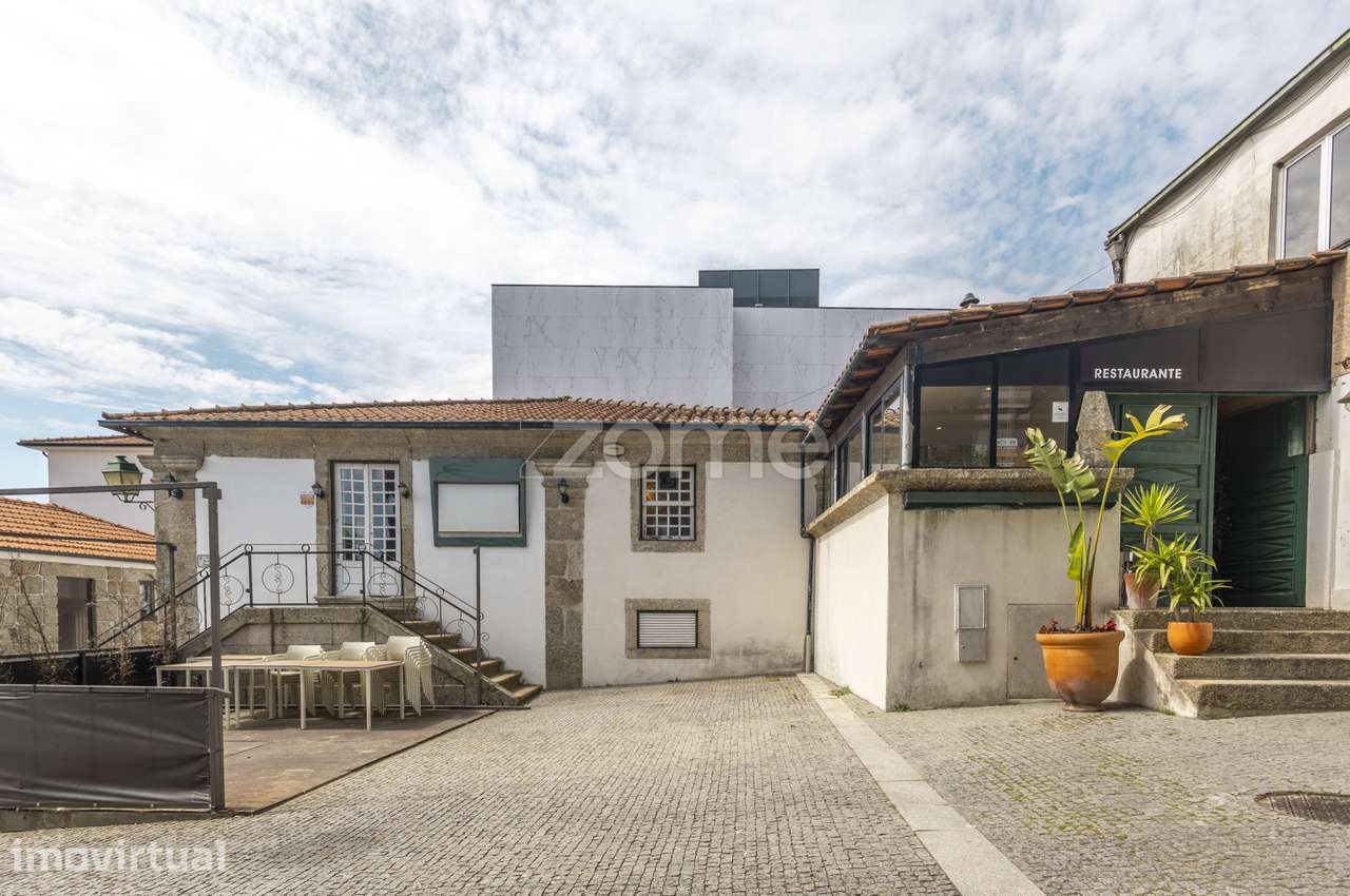 Prédio p/ investimento - centro de Lousada com rendimento e potencial - Grande imagem: 2/50