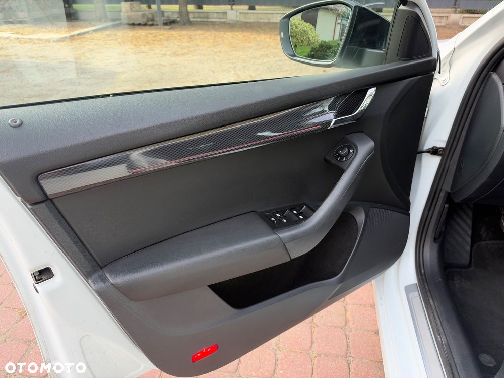 Skoda Octavia 2.0 TDI RS - 10