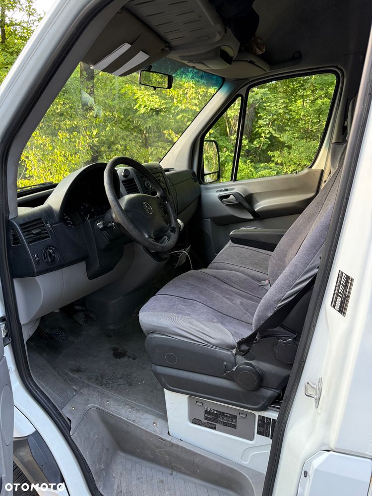 Mercedes-Benz Sprinter - 14