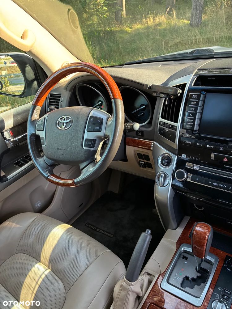 Toyota Land Cruiser - 24