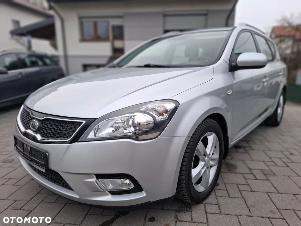 Kia Ceed 1.4 CVVT Dream-Team Edition - 4