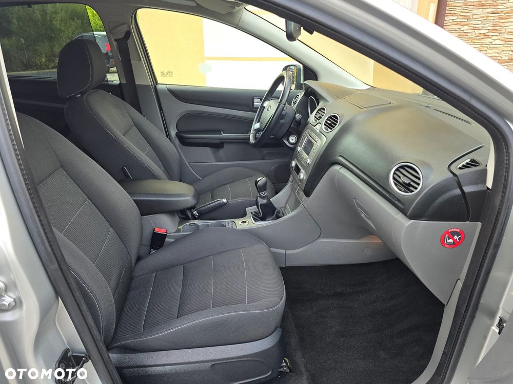 Ford Focus 1.8 Titanium - 24