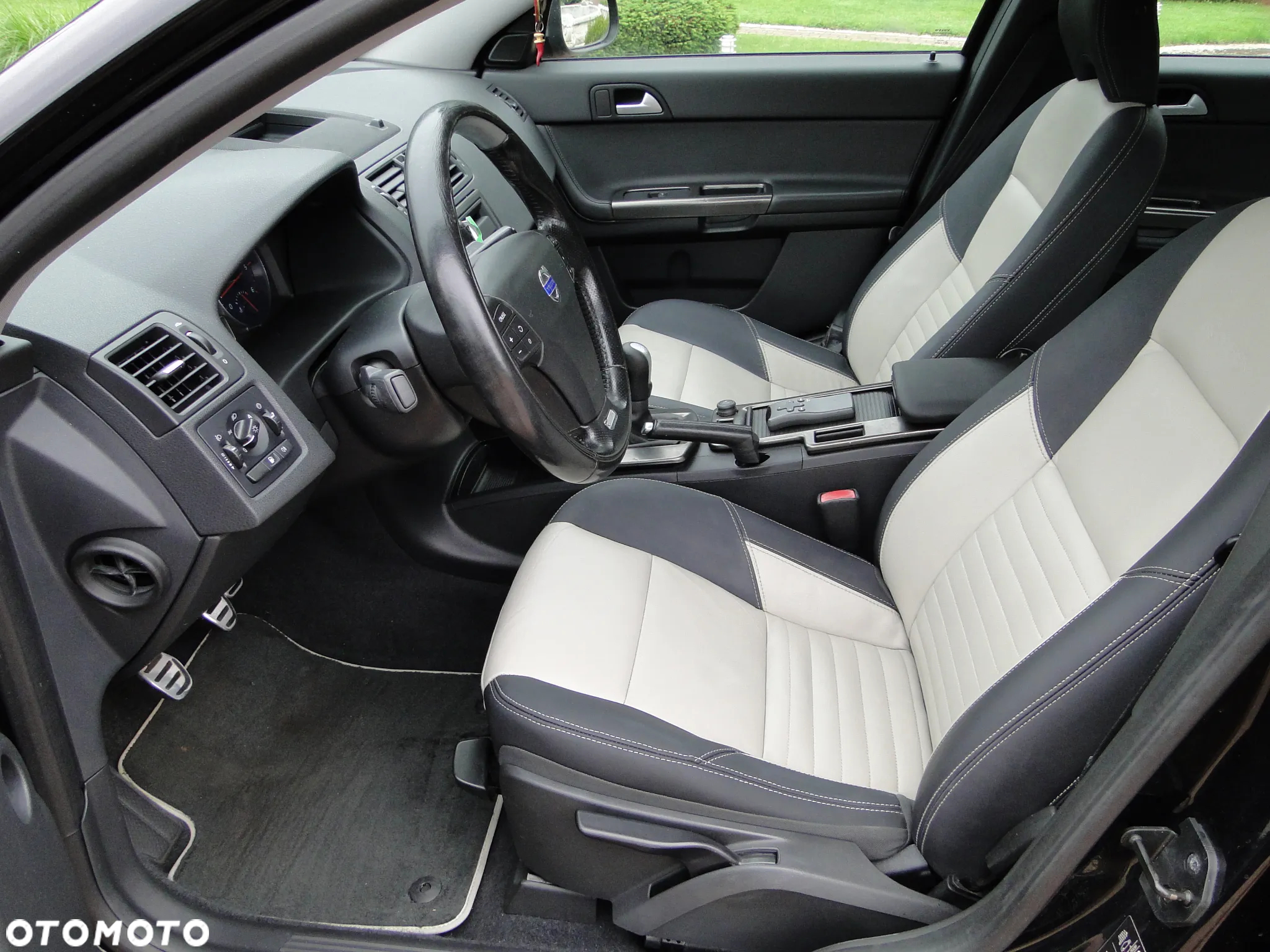 Volvo V50 D3 R-Design - 13