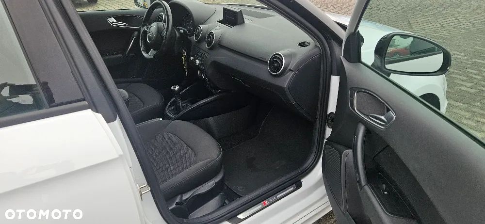 Audi A1 Sportback 1.6 TDI S line Sportpaket - 15