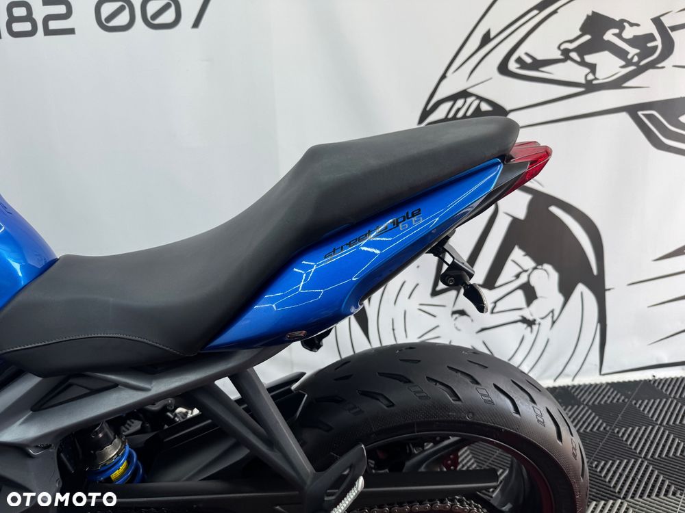 Triumph Street Triple - 18
