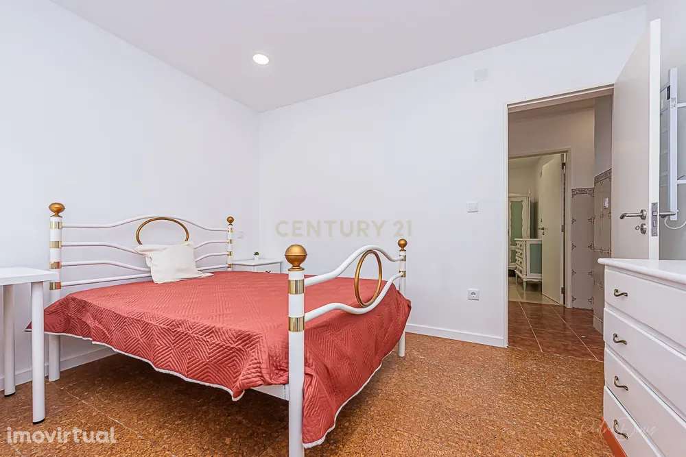 Alojamento Estudantil LÁ-SALETTE ( quarto Pisco de Peito Ruivo 10m2 ) - Grande imagem: 2/31