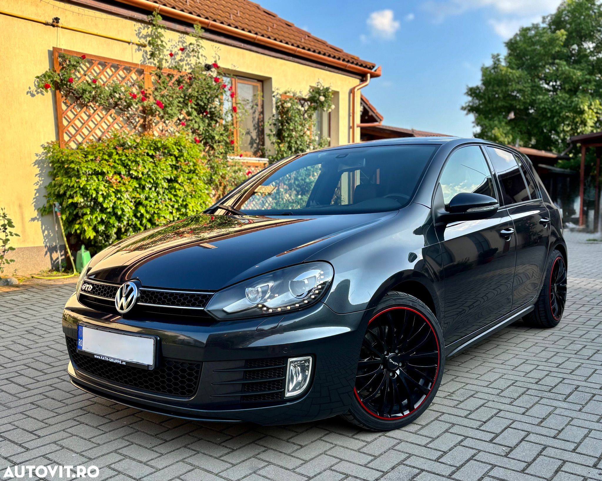 Volkswagen Golf 2.0 DPF GTD DSG - 1