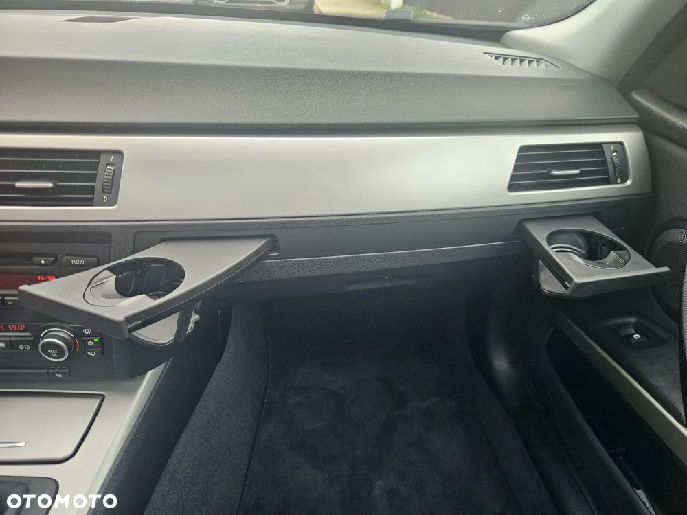 BMW Seria 3 318i - 16