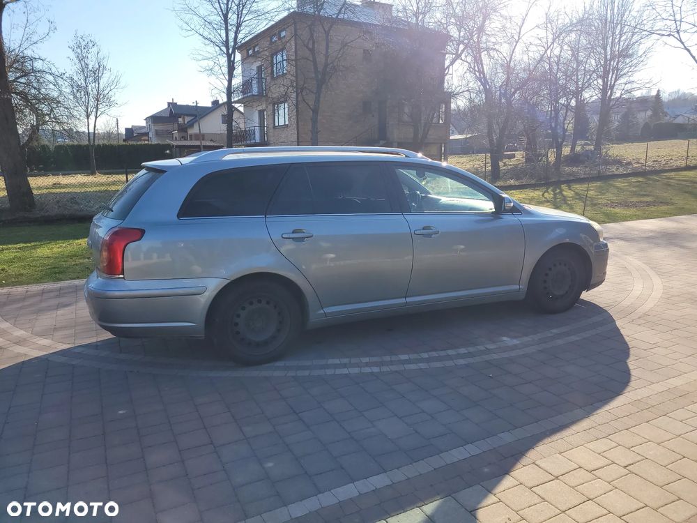 Toyota Avensis 1.8 VVT-i Combi - 2