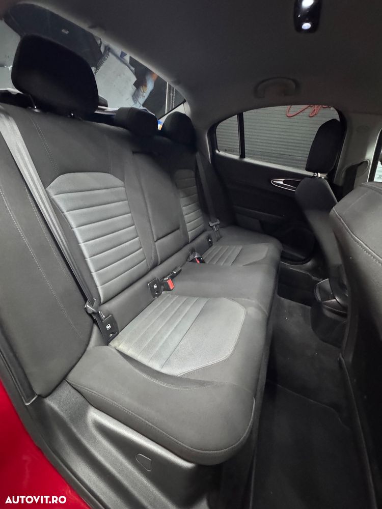 Alfa Romeo Giulia 2.2 JTDM Aut. - 22