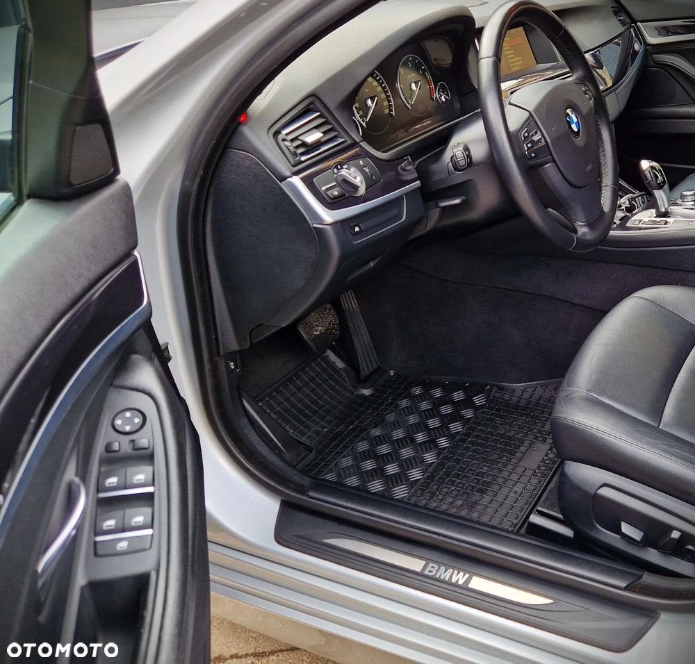 BMW Seria 5 525d - 23