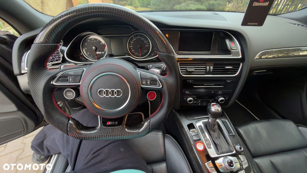 Audi RS4 Avant - 16