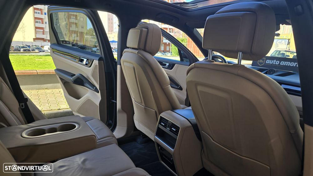 Porsche Cayenne - 25