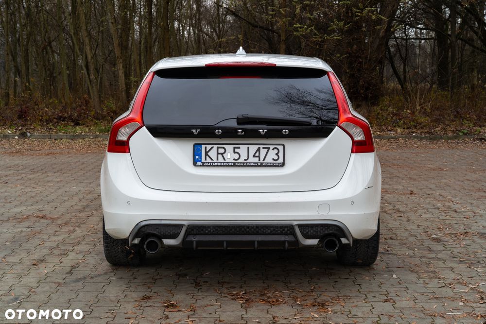 Volvo V60 D3 R-Design - 4
