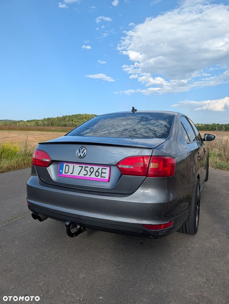 Volkswagen Jetta - 3