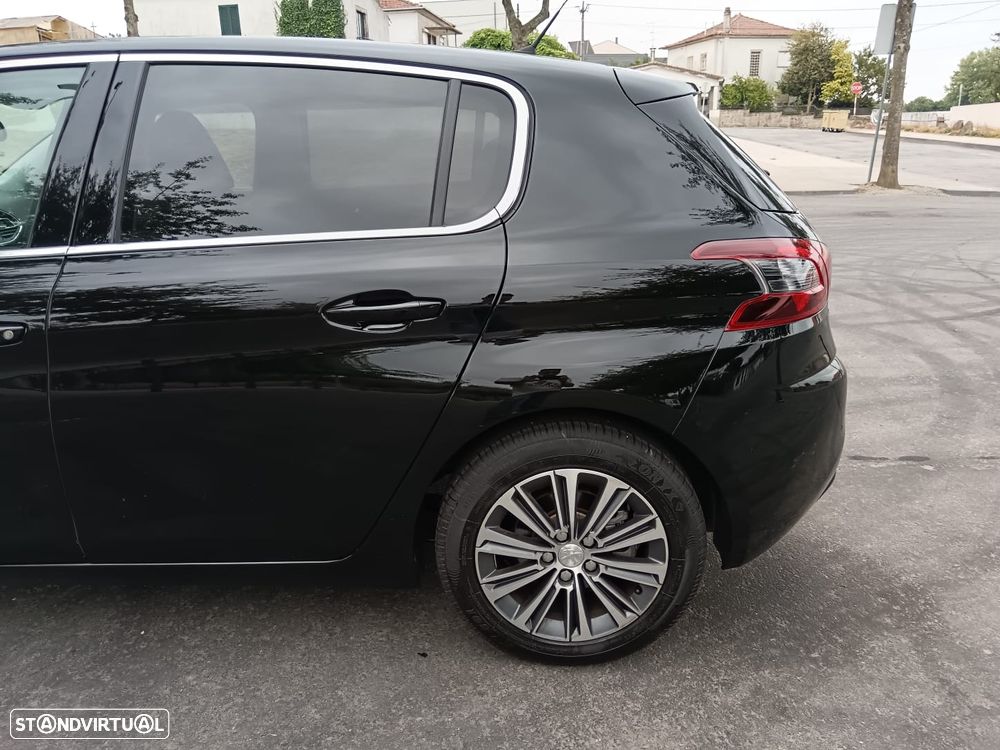 Peugeot 308 1.2 PureTech S&S Road Trip EAT8 - 6
