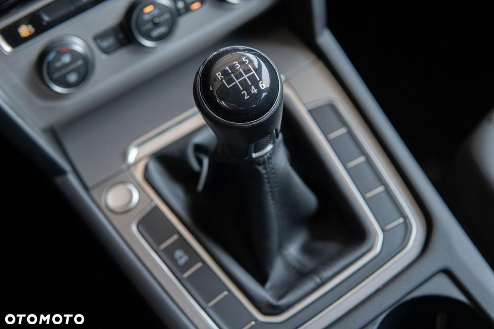 Volkswagen Passat - 22