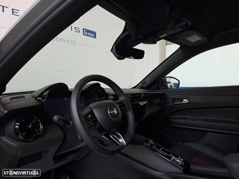 Alfa Romeo Junior 1.2 Speciale eDCT6 - 9