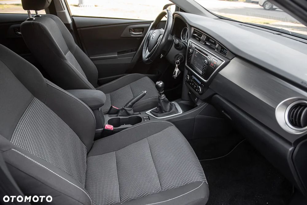 Toyota Auris 1.6 Premium - 31
