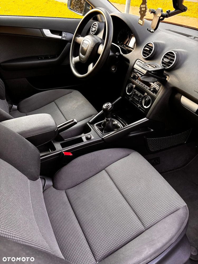 Audi A3 3-drzwiowe 2.0 FSI Attraction - 8