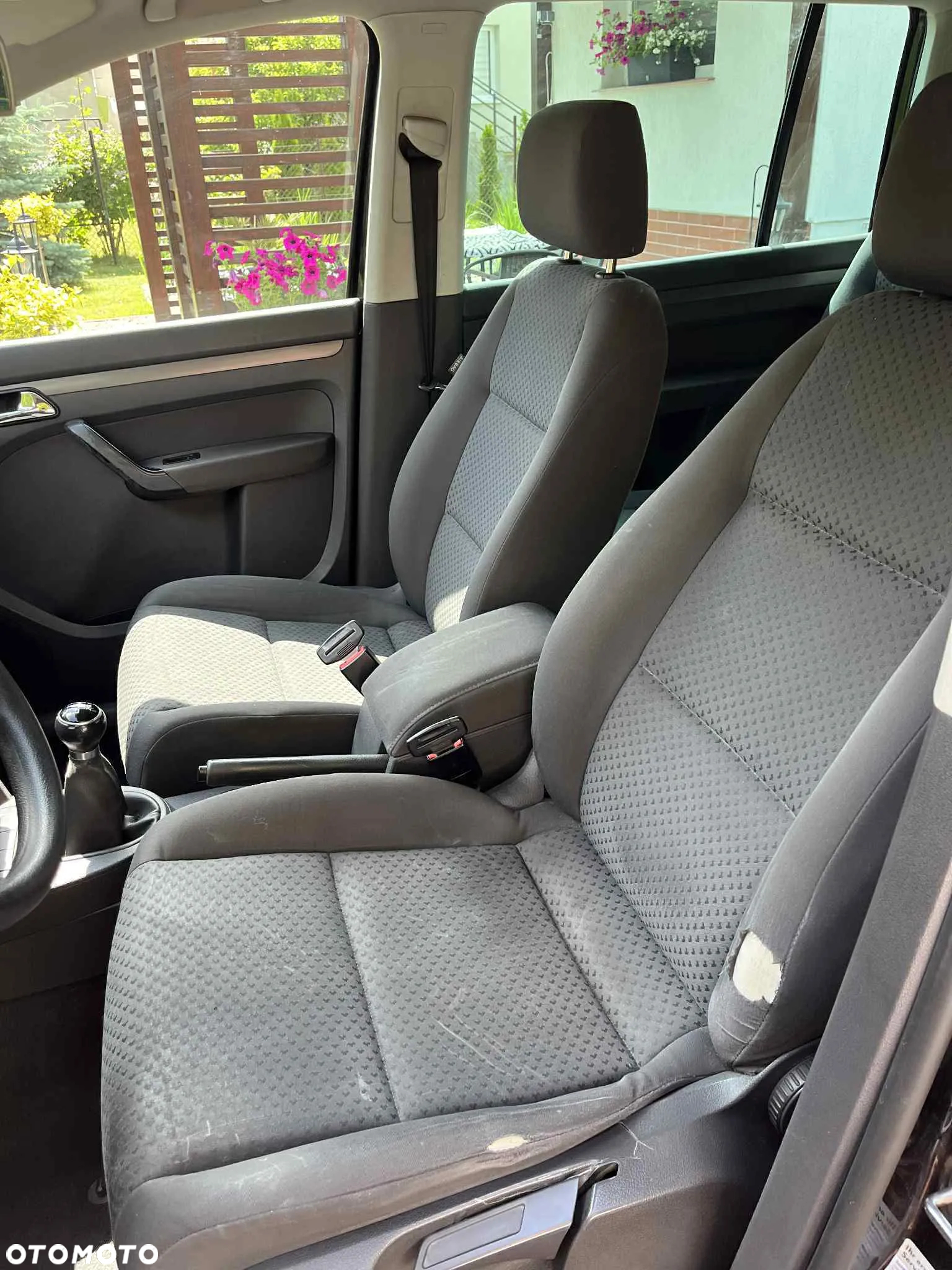 Volkswagen Touran - 11