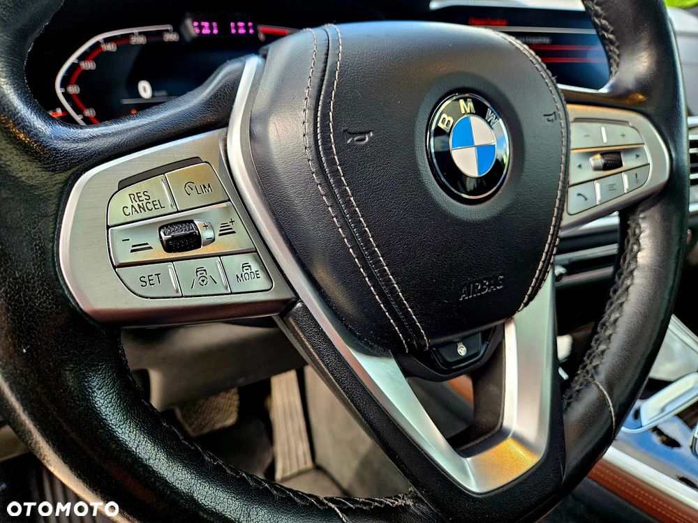 BMW X7 - 25