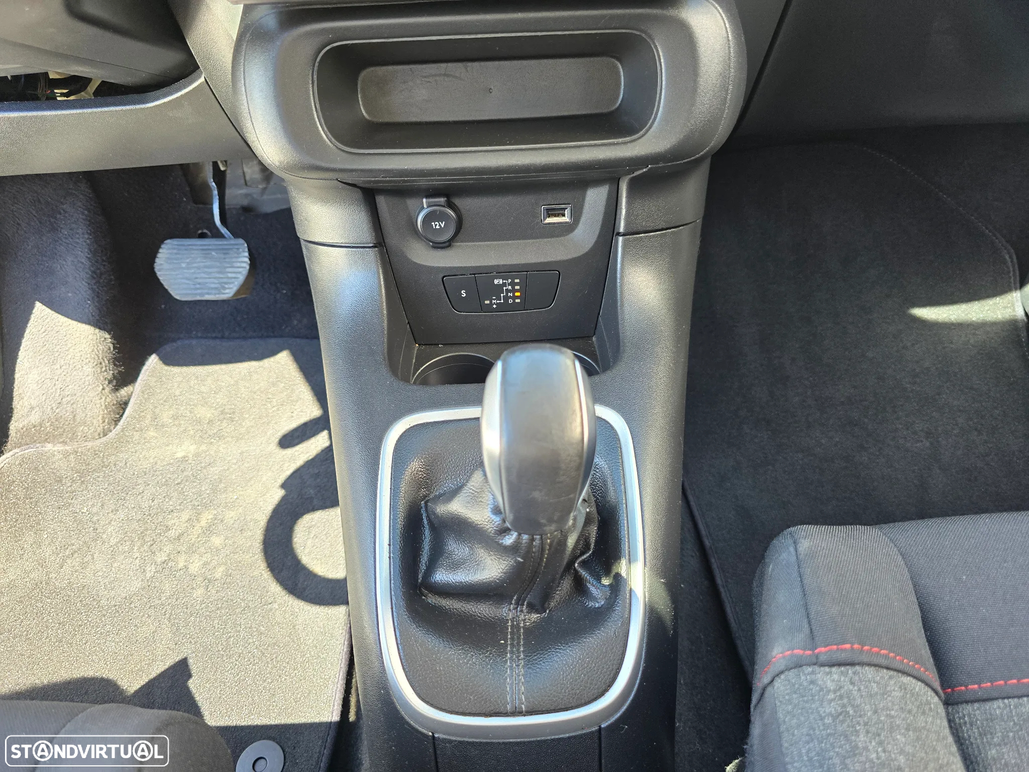 Citroën C3 1.2 PureTech Shine EAT6 - 29