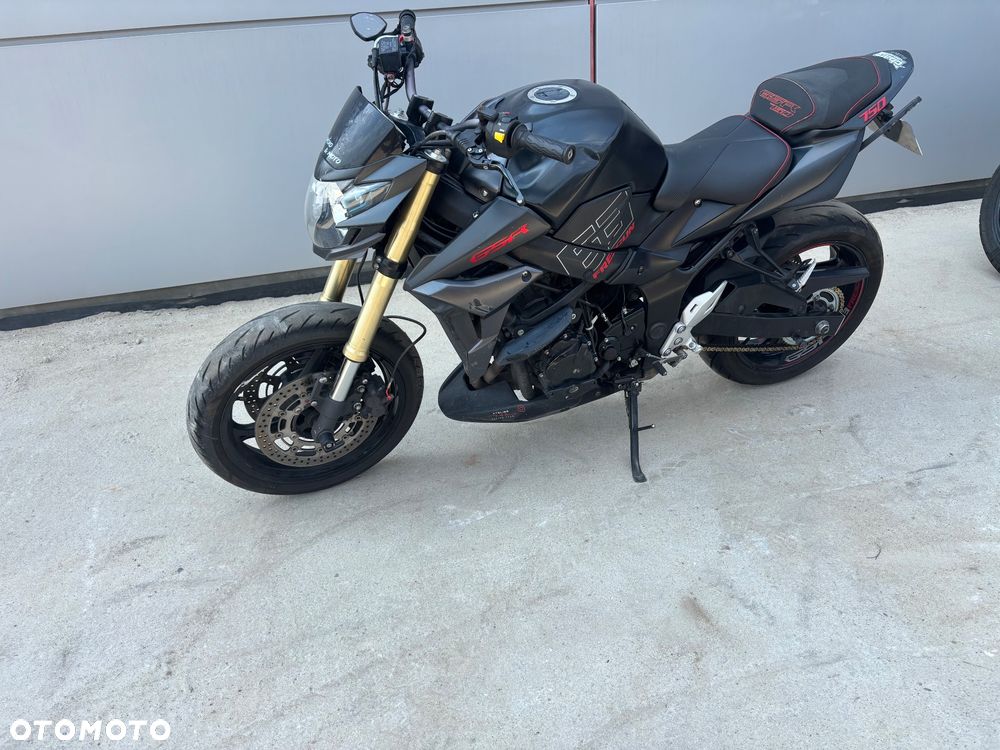 Suzuki GSR - 7
