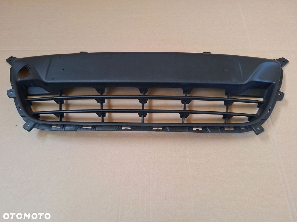 HYUNDAI i20 I GRILL ATRAPA+ KRATKA ŚRODKOWA W ZDERZAK PRZÓD 86561-J1000 86351-1J000 - 14