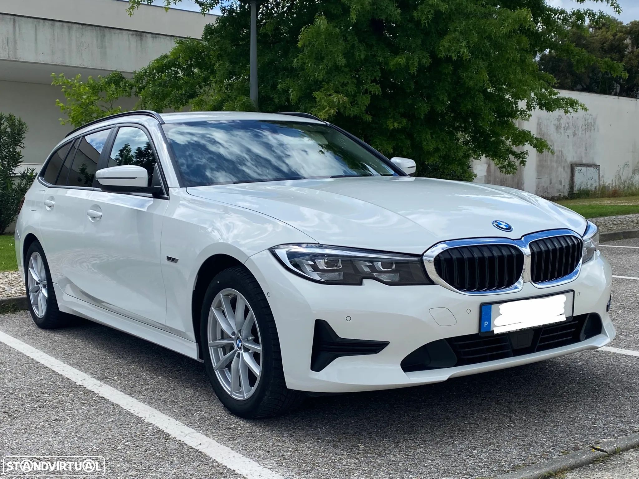 BMW 330 e Touring Auto - 1