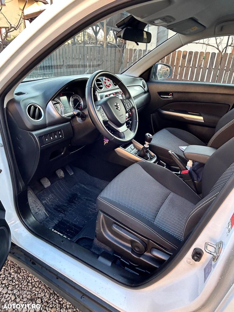 Suzuki Vitara 1.4 Boosterjet MHEV Passion - 15