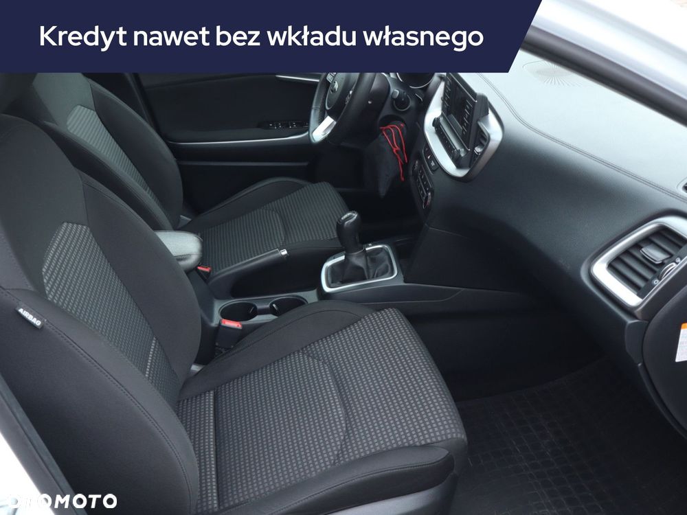 Kia Ceed - 11