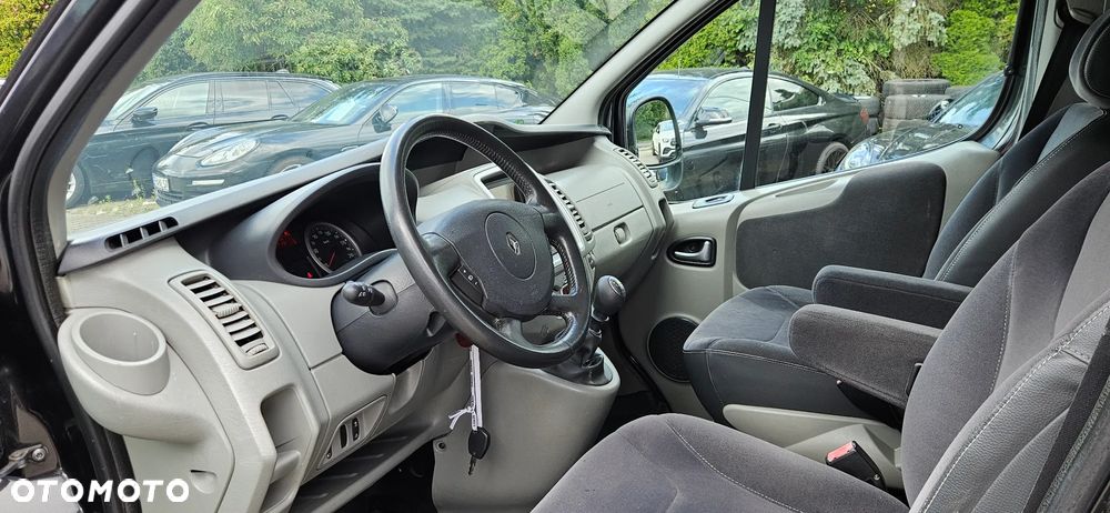 Renault Trafic 2.0 dCi 115 FAP Passenger Black Edition - 25