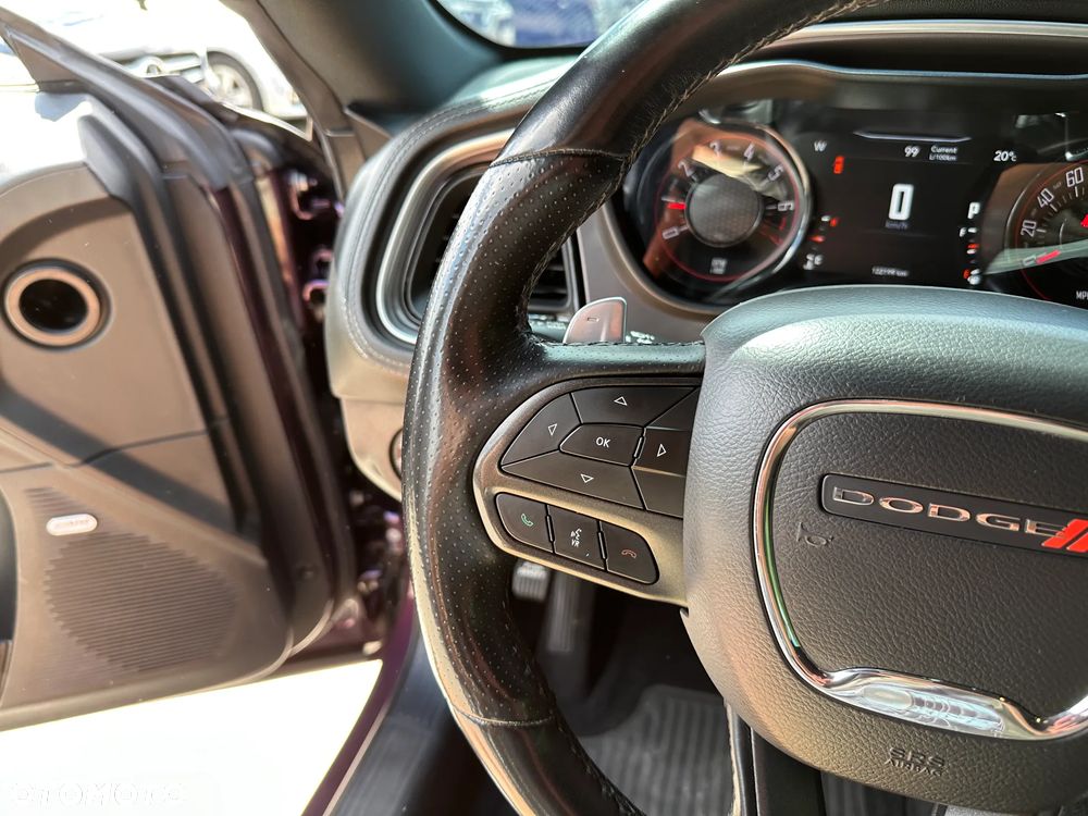 Dodge Challenger - 8