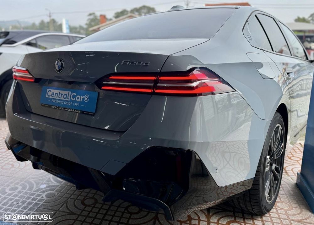 BMW 520 d Pack Desportivo M - 12