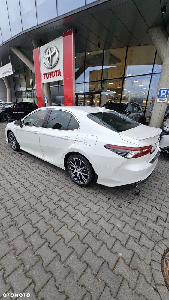 Toyota Camry - 6
