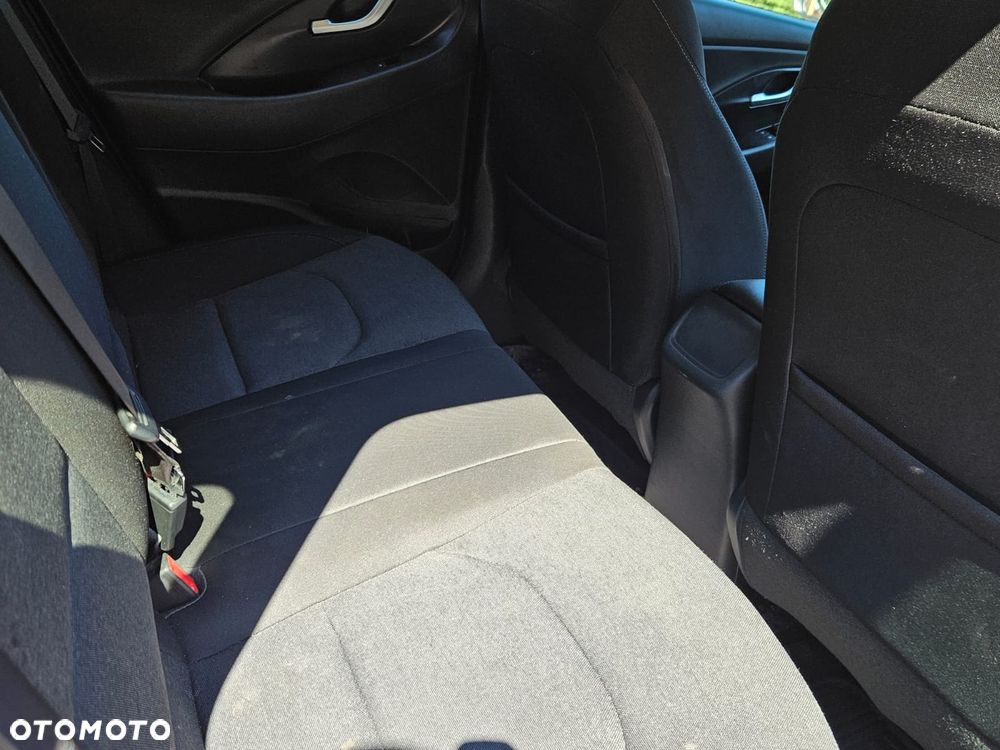 Hyundai i30 1.6 D Comfort - 14