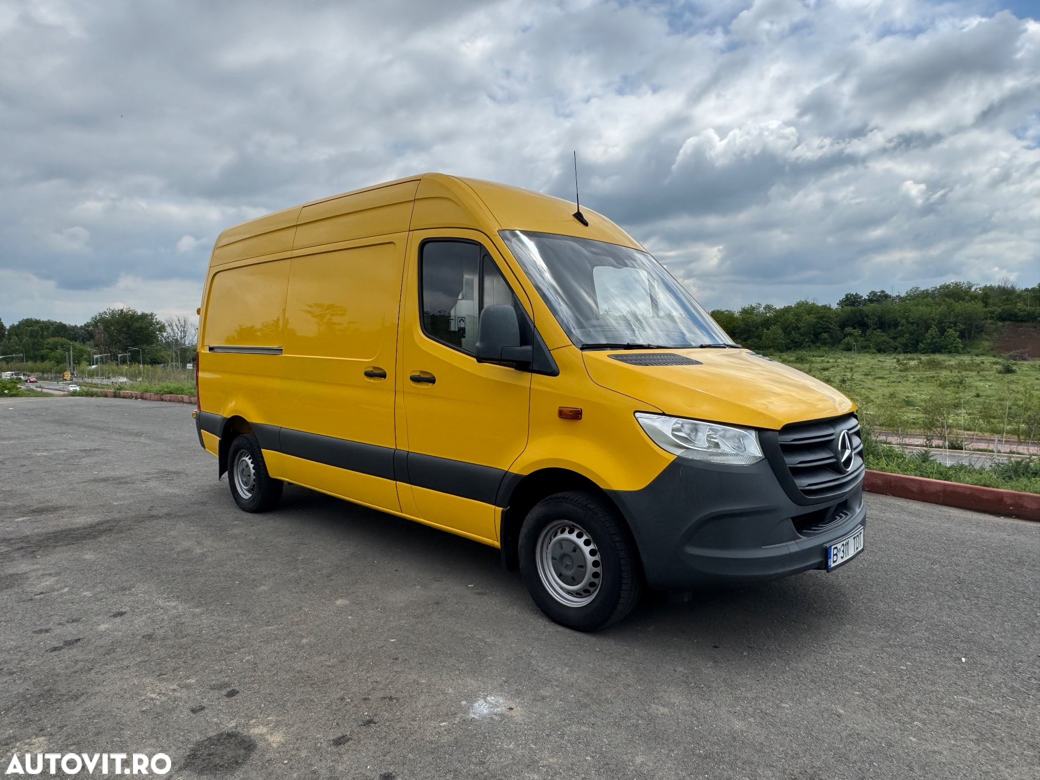 Mercedes-Benz Sprinter - 2