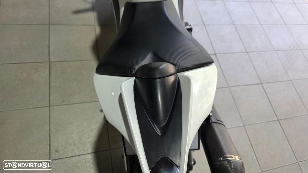 Aprilia RSV 4 R APRC (1 Dono) - 17