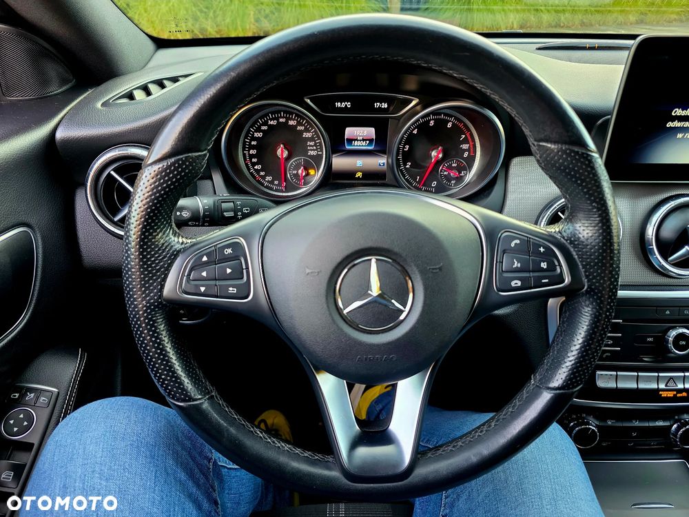 Mercedes-Benz CLA 200 Urban - 20