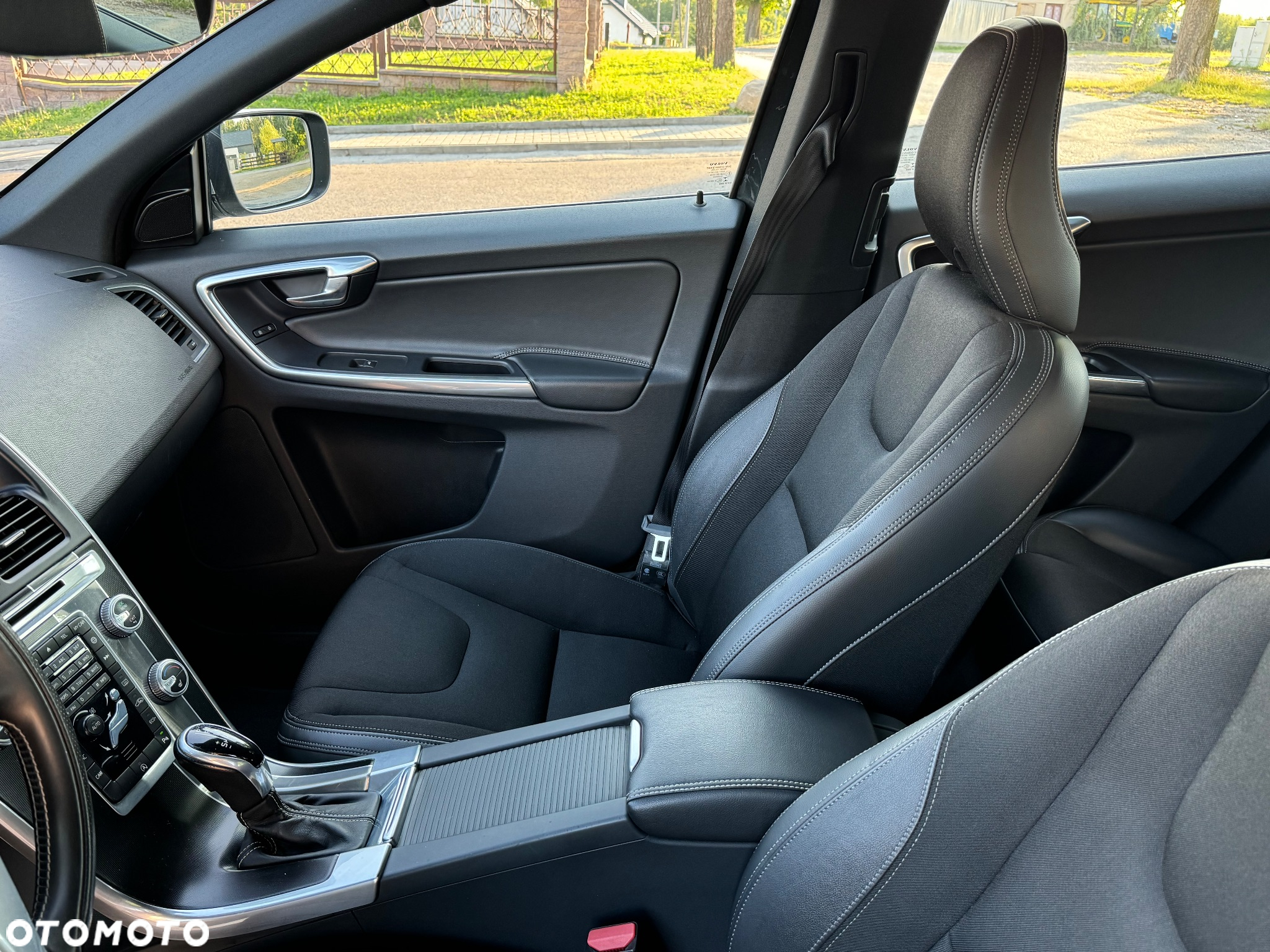 Volvo XC 60 D3 Drive-E R-Design Momentum - 38