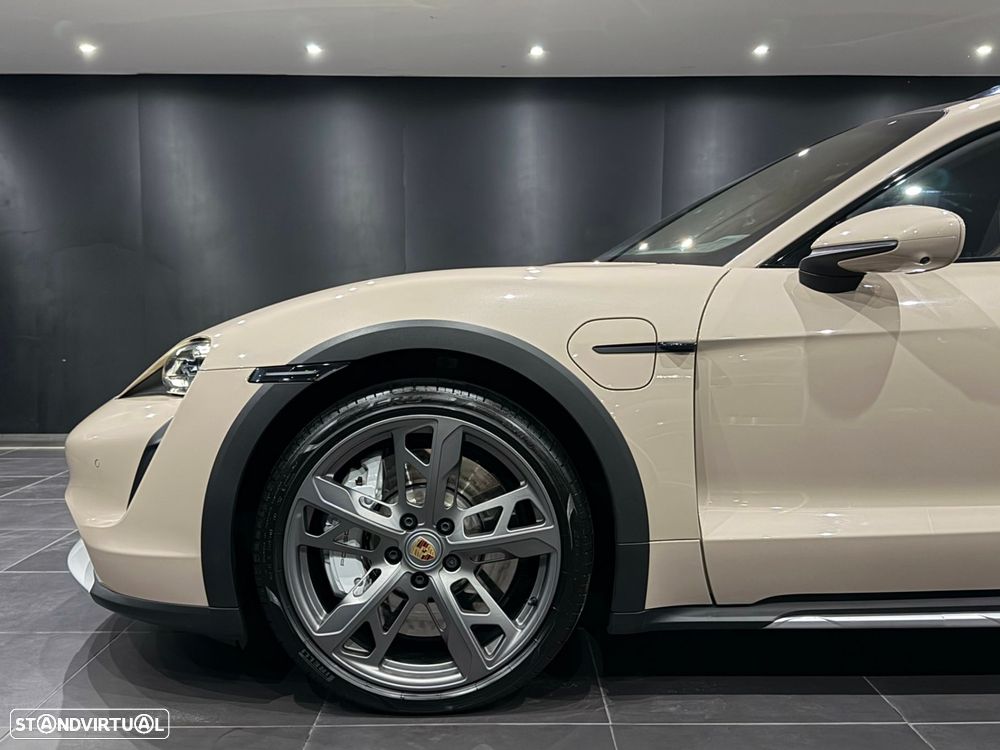 Porsche Taycan Cross Turismo Turbo - 3