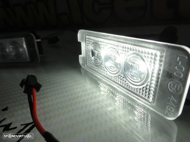 Suporte De Lâmpada De Matricula Com Led Branco Para  Audi TT 8N 2-doors 1999-2006, VW EOS, Golf 4, 5, 6, 7, Lupo, Passat 3C, CC, Polo 6N2, 9N,9N3, Beetle, Passat B6, B7, Phaeton, Scirocco, Seat Altea, Exeo, Exeo ST, Ibiza 6J, Leon 1P, Skoda Superb 3T 4-drs Sedan 2008, Porsche Carrera GT, 911 Carrera 996, 997, GT2, GT3, Boxster 987, Cayene 9PA, Cayman 987C. - 17