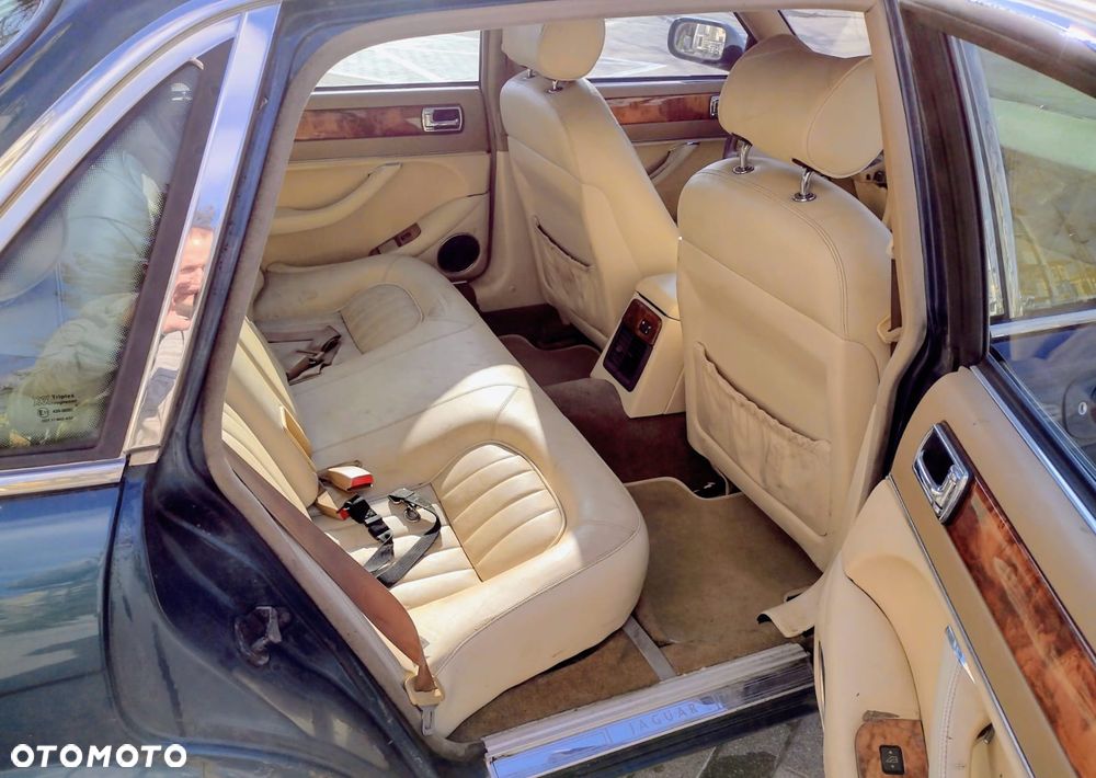 Jaguar XJ - 7