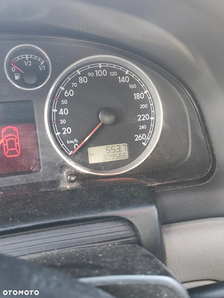 Volkswagen Passat 1.9 TDI Basis Tiptr - 9