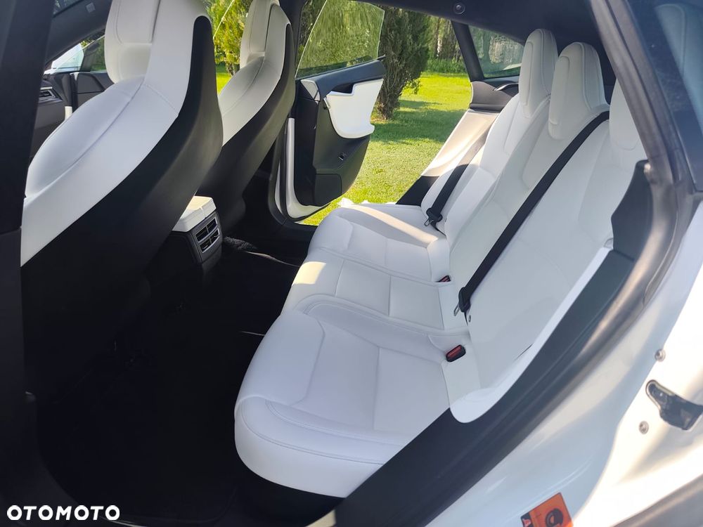 Tesla Model S - 15