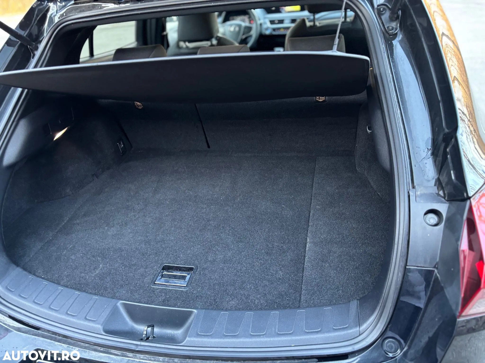 Lexus UX 250h - 21